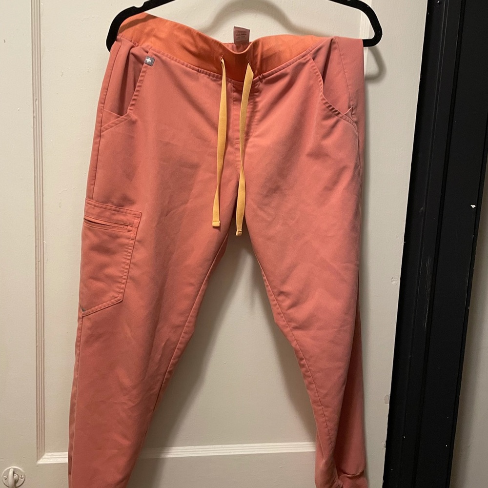 Petite Medium Jogger scrubs, coral colored